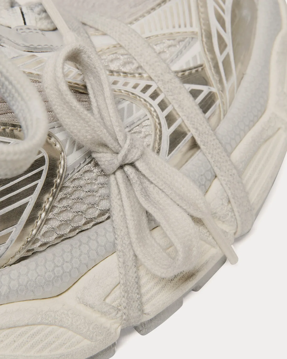 3XL Mesh & Polyurethane Beige Low Top Sneakers
