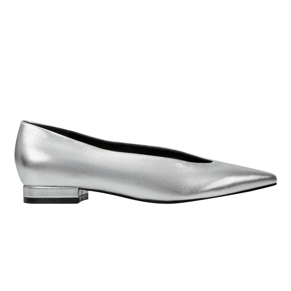 Gunner Pointed Toe Flat | Silver