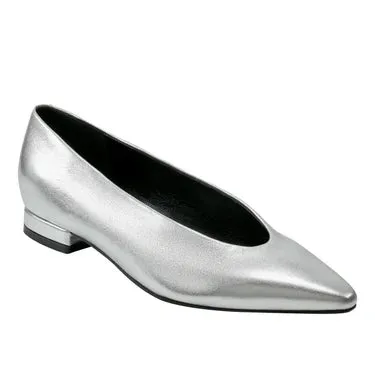 Gunner Pointed Toe Flat | Silver