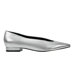 Gunner Pointed Toe Flat | Silver